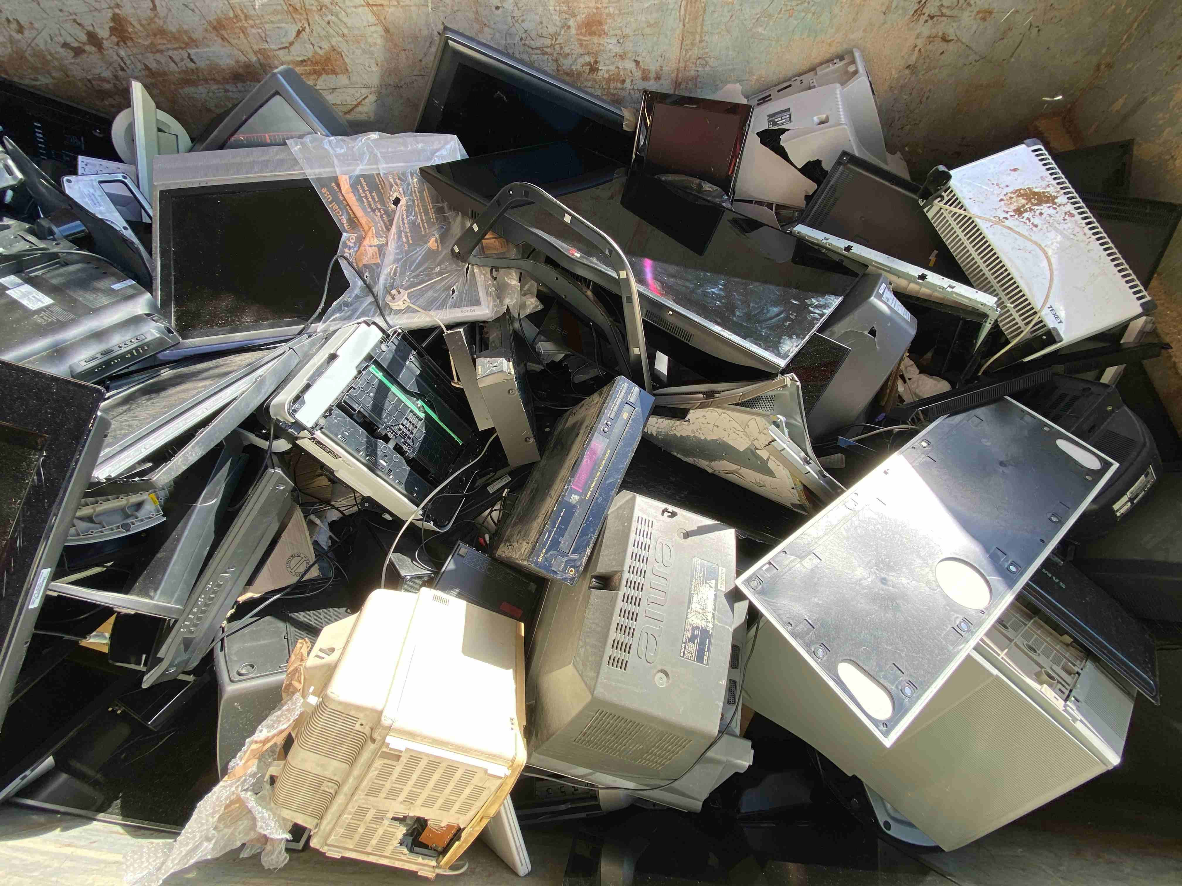 E-Waste items (📷: Unpslash)